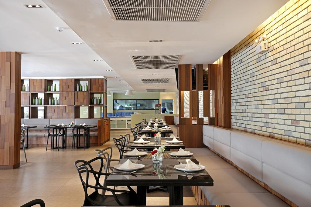 S Ratchada Leisure Hotel - Sha Plus Μπανγκόκ Εξωτερικό φωτογραφία The interior of the restaurant