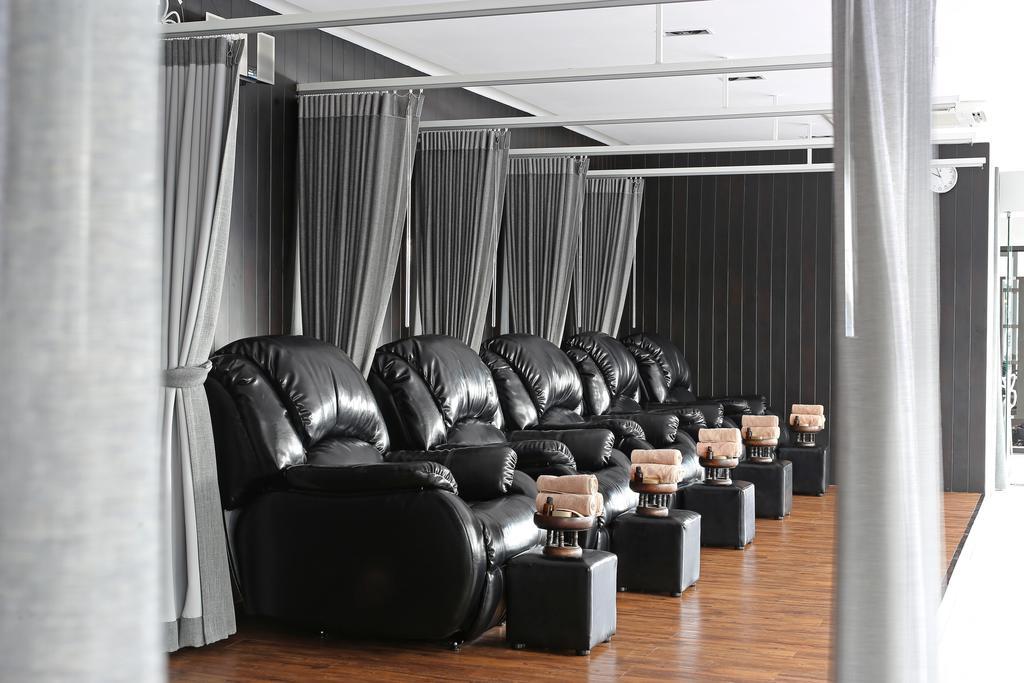 S Ratchada Leisure Hotel - Sha Plus Μπανγκόκ Εξωτερικό φωτογραφία A foot massage parlor in Taiwan