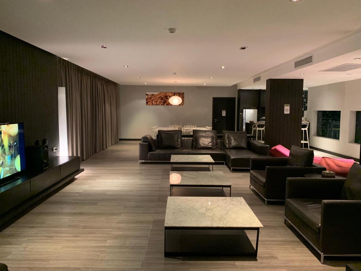 S Ratchada Leisure Hotel - Sha Plus Μπανγκόκ Εξωτερικό φωτογραφία The Royal Wing Suites & Spa