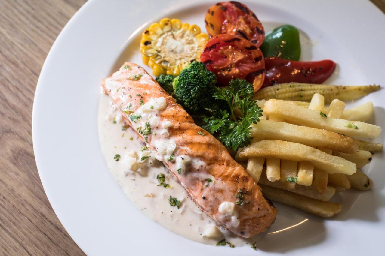 S Ratchada Leisure Hotel - Sha Plus Μπανγκόκ Εξωτερικό φωτογραφία Salmon steak