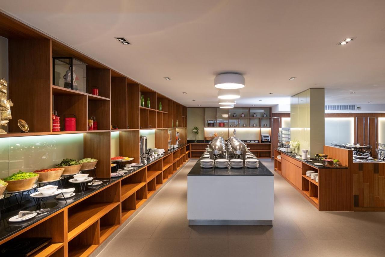 S Ratchada Leisure Hotel - Sha Plus Μπανγκόκ Εξωτερικό φωτογραφία The buffet at the lounge