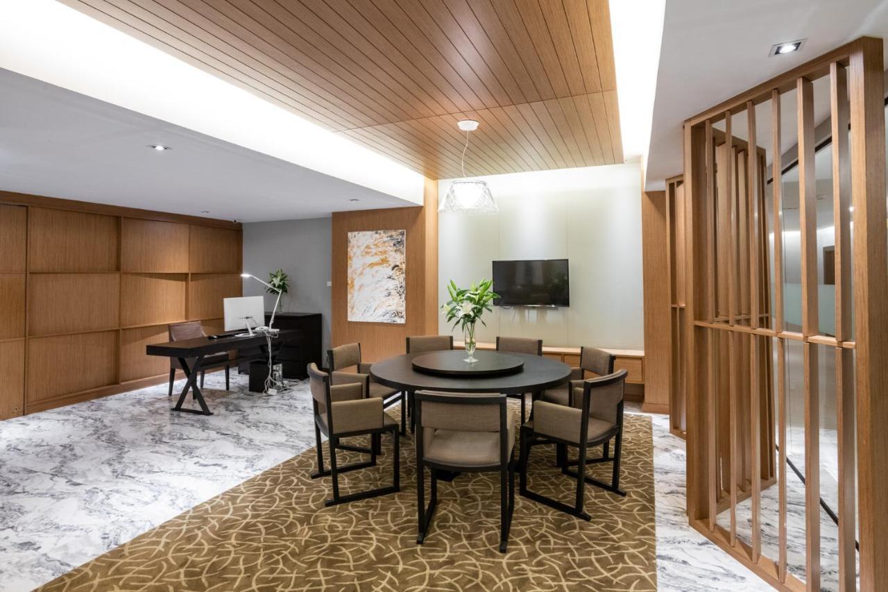 S Ratchada Leisure Hotel - Sha Plus Μπανγκόκ Εξωτερικό φωτογραφία The interior of the Hong Kong Club