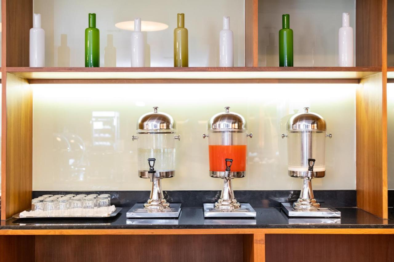 S Ratchada Leisure Hotel - Sha Plus Μπανγκόκ Εξωτερικό φωτογραφία Juice dispensers